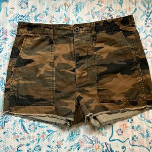 Madewell camouflaged shorts